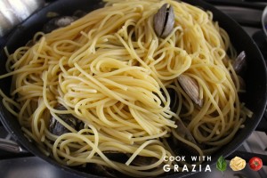 spaghetti clams artichokes